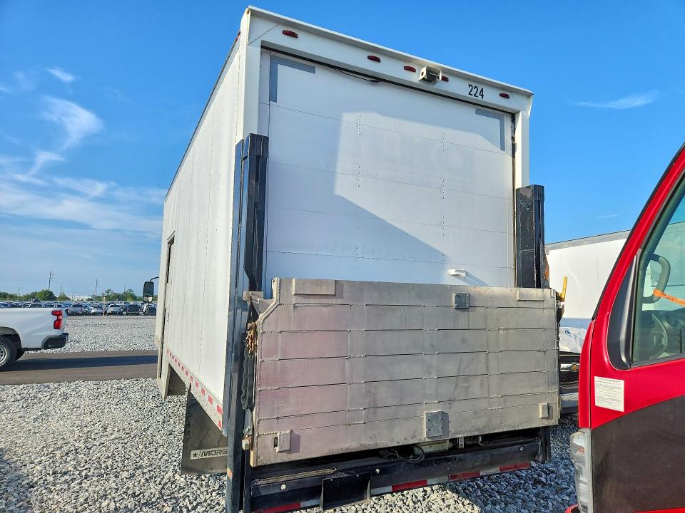 61840526 :رقم المزاد ، 54DC4W1C6JS801224 vin ، 2018 Isuzu Npr Hd مزاد بيع