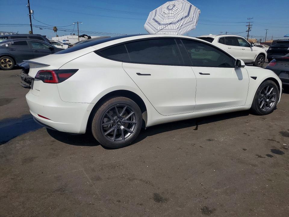 61440136 :رقم المزاد ، 5YJ3E1EB8NF184417 vin ، 2022 Tesla Model 3 مزاد بيع