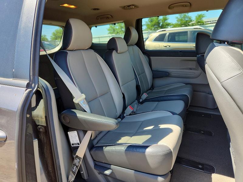 61176206 :رقم المزاد ، KNDMB5C15H6314894 vin ، 2017 Kia Sedona مزاد بيع