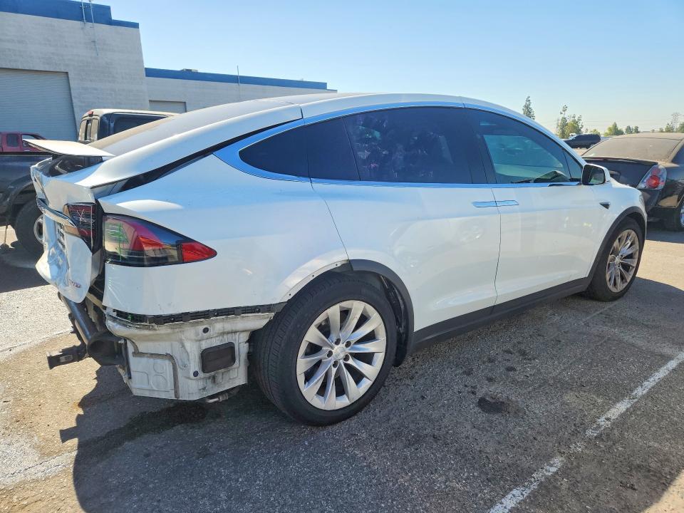 Продаж на аукціоні авто 2018 Tesla Model X, vin: 5YJXCAE20JF124276, номер лоту: 59745146