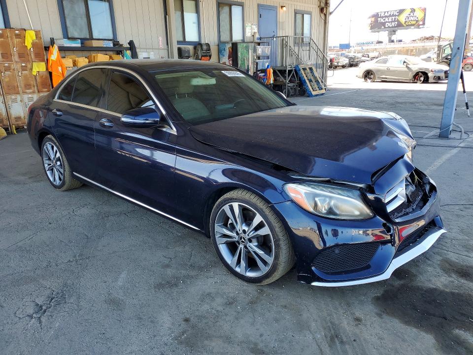 59908846 :رقم المزاد ، 55SWF4JB3HU226139 vin ، 2017 Mercedes-benz C مزاد بيع