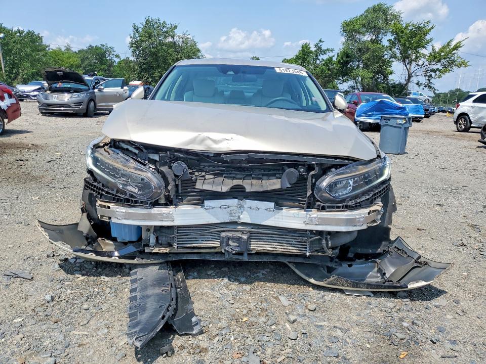 61823546 :رقم المزاد ، 1HGCV1F13JA117959 vin ، 2018 Honda Accord مزاد بيع
