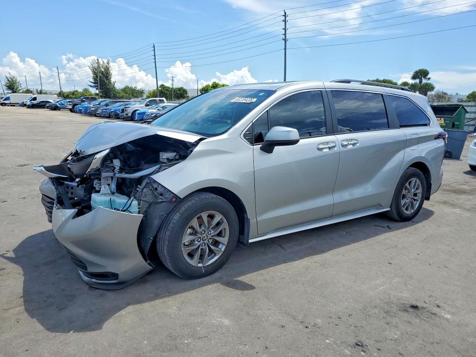 Auction sale of the 2025 Toyota Sienna, vin: 5TDJRKEC1SS255166, lot number: 63239436