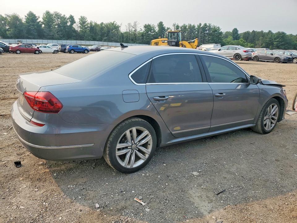 61442276 :رقم المزاد ، 1VWGT7A35HC081267 vin ، 2017 Volkswagen Passat مزاد بيع