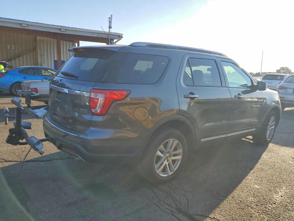 62132086 :رقم المزاد ، 1FM5K8D80JGB65372 vin ، 2018 Ford Explorer مزاد بيع
