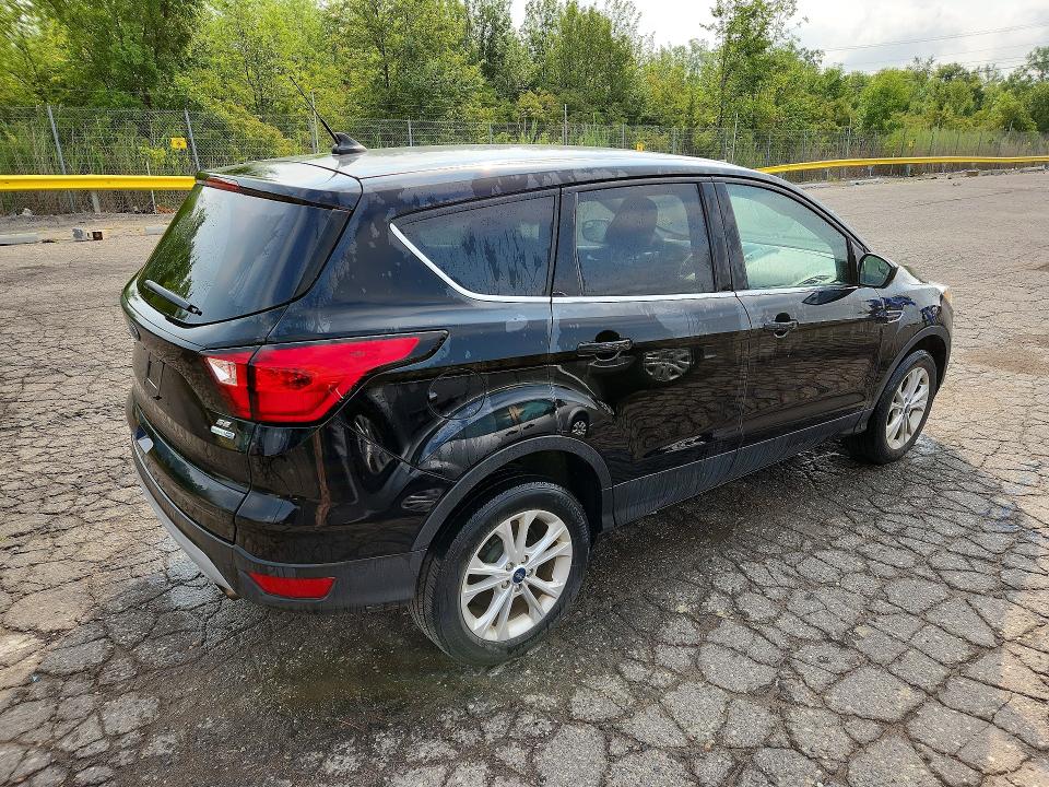 62626806 :رقم المزاد ، 1FMCU9GD5KUA61575 vin ، 2019 Ford Escape مزاد بيع