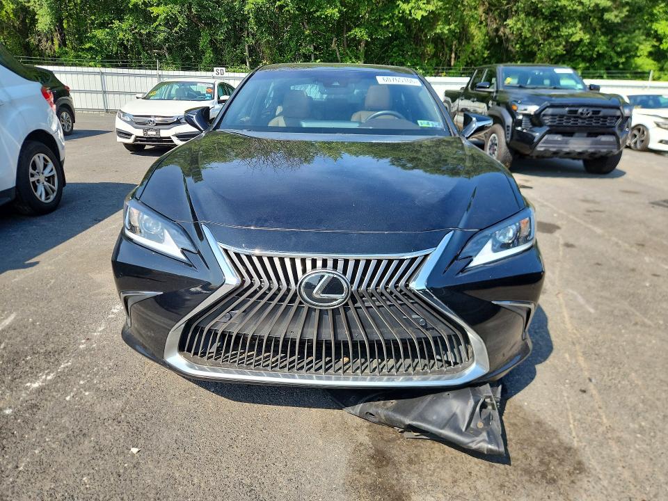 60765106 :رقم المزاد ، 58ADZ1B15LU078844 vin ، 2020 Lexus Es مزاد بيع