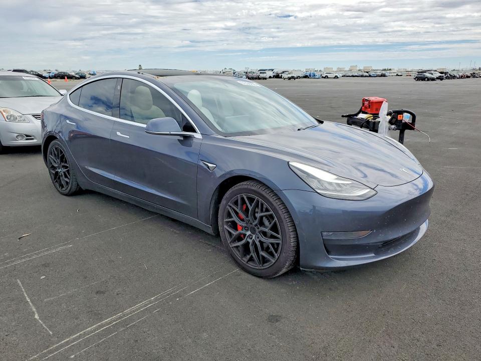 61539206 :رقم المزاد ، 5YJ3E1EC2LF714659 vin ، 2020 Tesla Model 3 مزاد بيع