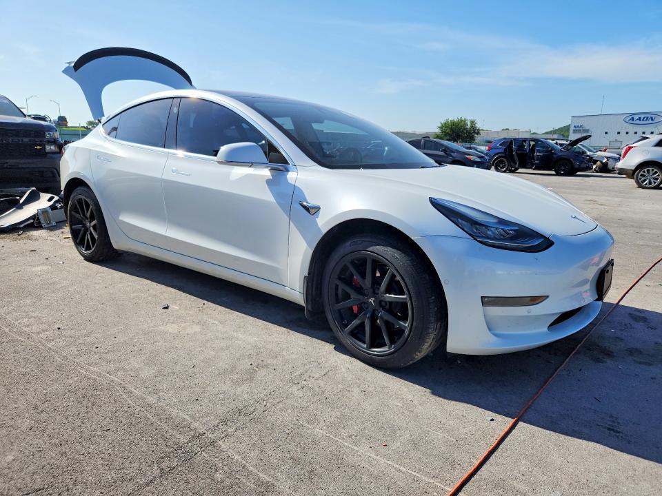 Продажа на аукционе авто 2018 Tesla Model 3, vin: 5YJ3E1EA0JF005689, номер лота: 59388106