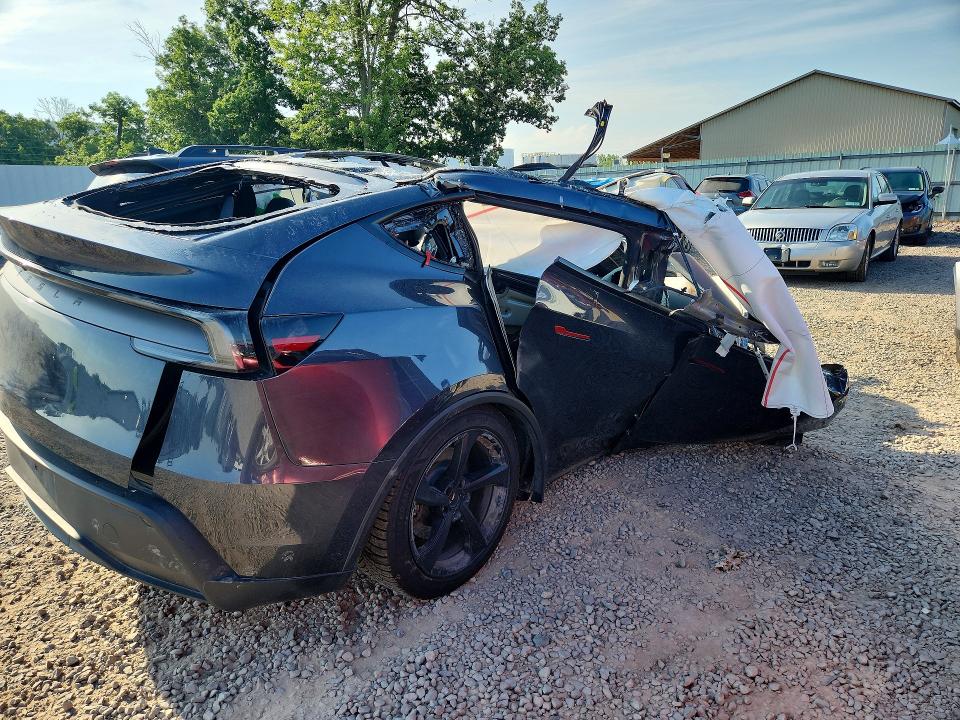 60644916 :رقم المزاد ، 7SAYGDED0TA445734 vin ، 2026 Tesla Model Y مزاد بيع