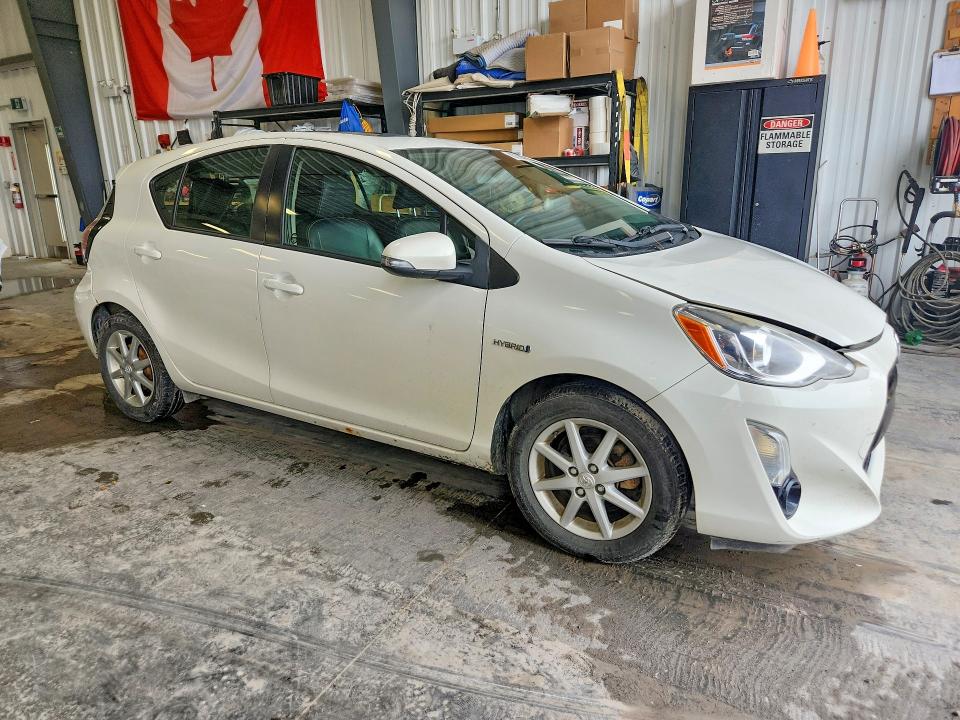 62684706 :رقم المزاد ، JTDKDTB31F1096391 vin ، 2015 Toyota Prius C مزاد بيع
