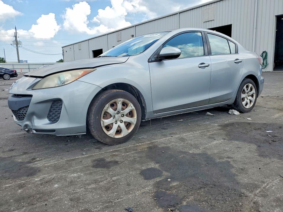 61090626 :رقم المزاد ، JM1BL1U76D1809872 vin ، 2013 Mazda 3 مزاد بيع