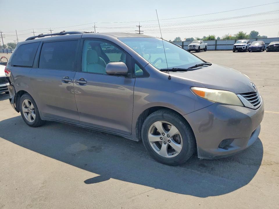 2011 Toyota Sienna მანქანა იყიდება აუქციონზე, vin: 5TDKK3DC8BS066515, აუქციონის ნომერი: 63687226