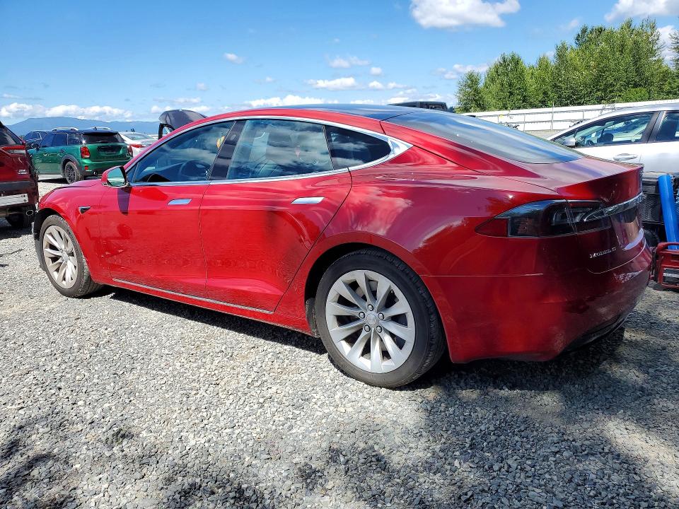 59852986 :رقم المزاد ، 5YJSA1E29JF240012 vin ، 2018 Tesla Model S مزاد بيع