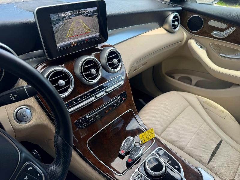 62469906 :رقم المزاد ، WDC0G4KB7HF242188 vin ، 2017 Mercedes-benz Glc مزاد بيع