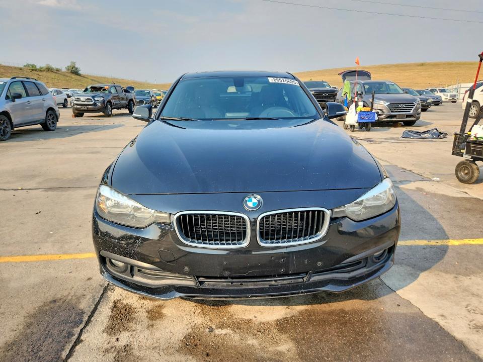 2017 Bmw 320 მანქანა იყიდება აუქციონზე, vin: WBA8E5G33HNU43224, აუქციონის ნომერი: 85626695