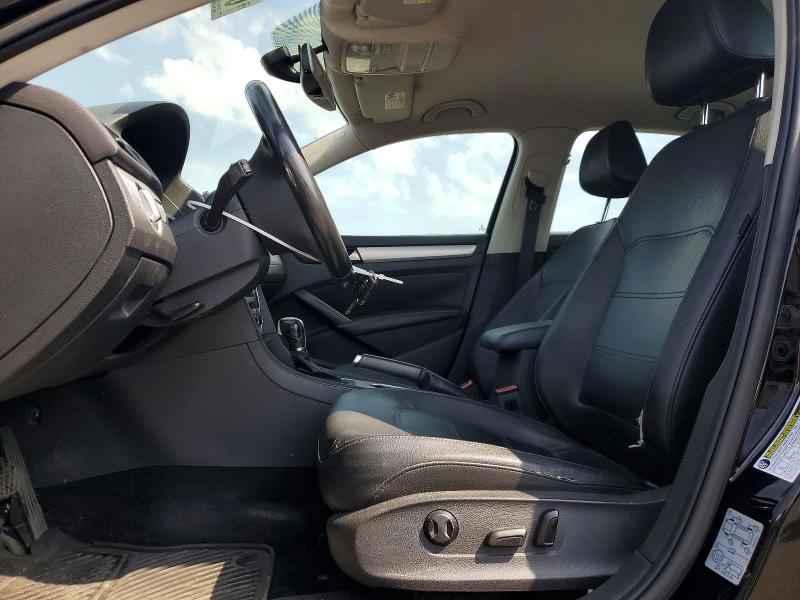 60694946 :رقم المزاد ، 1VWBP7A36DC006408 vin ، 2013 Volkswagen Passat مزاد بيع
