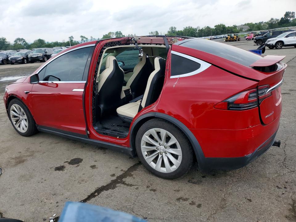 62577906 :رقم المزاد ، 5YJXCAE2XHF075078 vin ، 2017 Tesla Model X مزاد بيع