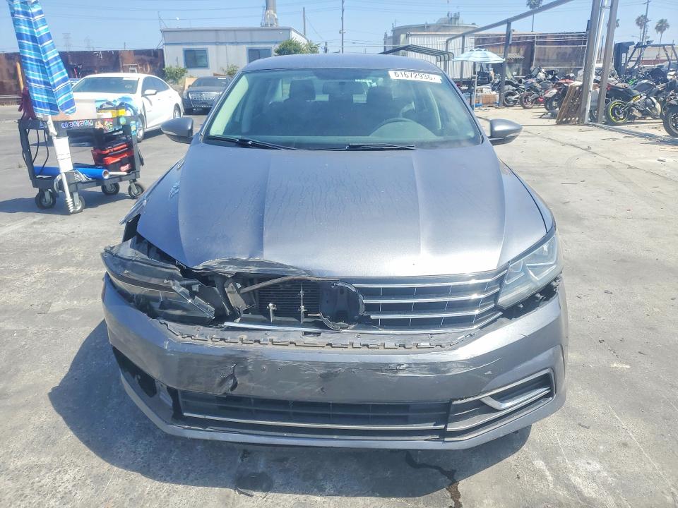 61672936 :رقم المزاد ، 1VWAS7A34GC025960 vin ، 2016 Volkswagen Passat مزاد بيع