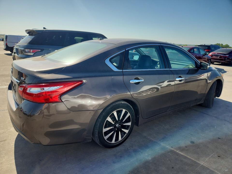 62437166 :رقم المزاد ، 1N4AL3AP2HC218126 vin ، 2017 Nissan Altima مزاد بيع