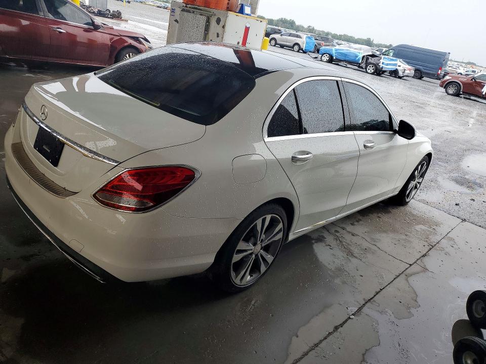 2015 Mercedes-benz C მანქანა იყიდება აუქციონზე, vin: 55SWF4JB5FU050501, აუქციონის ნომერი: 63247356