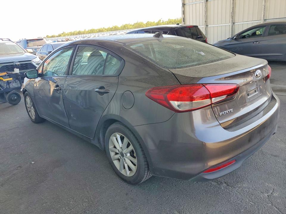 61231656 :رقم المزاد ، 3KPFL4A75HE132923 vin ، 2017 Kia Forte مزاد بيع