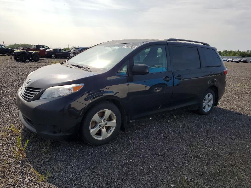 61530346 :رقم المزاد ، 5TDZK3DC3FS629426 vin ، 2015 Toyota Sienna مزاد بيع