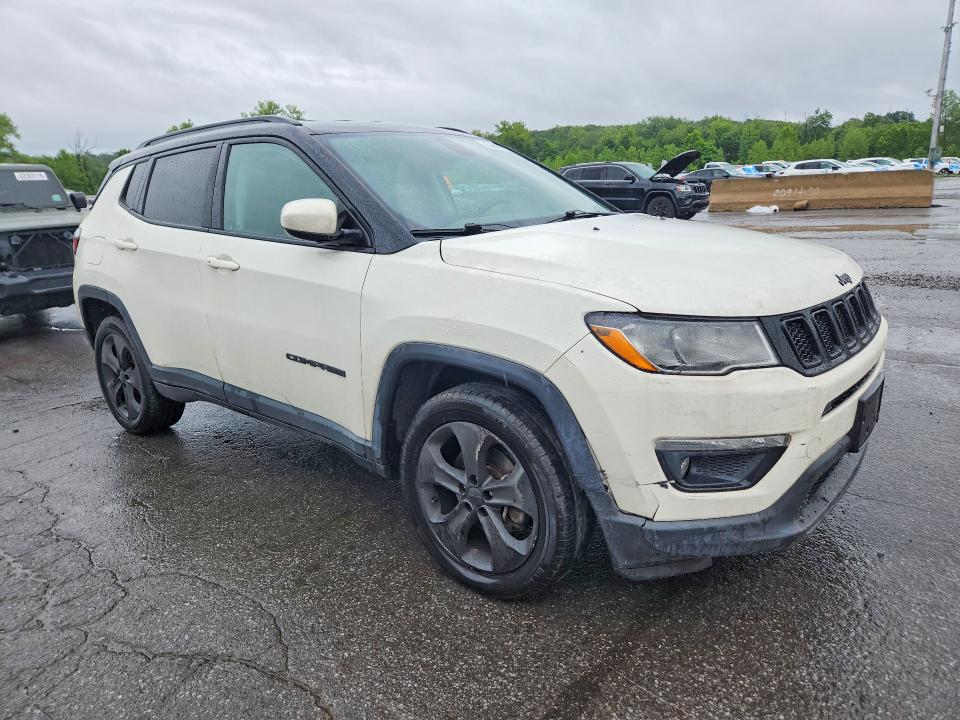62598176 :رقم المزاد ، 3C4NJDBB6JT402022 vin ، 2018 Jeep Compass مزاد بيع