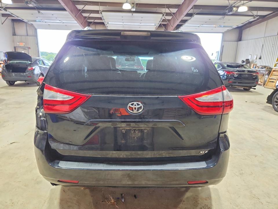 Продажа на аукционе авто 2017 Toyota Sienna, vin: 5TDYZ3DC5HS853467, номер лота: 62211136