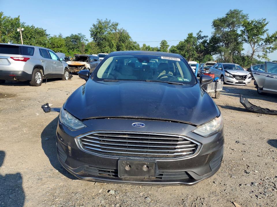 60589206 :رقم المزاد ، 3FA6P0G75KR102511 vin ، 2019 Ford Fusion مزاد بيع