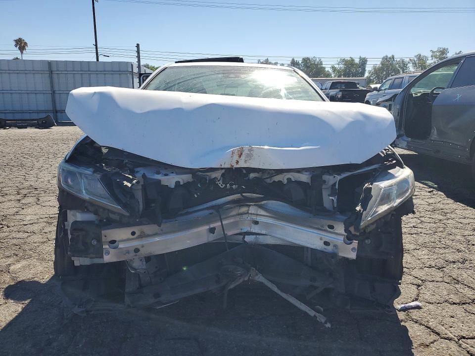60273296 :رقم المزاد ، 4T1B11HK1KU843634 vin ، 2019 Toyota Camry مزاد بيع