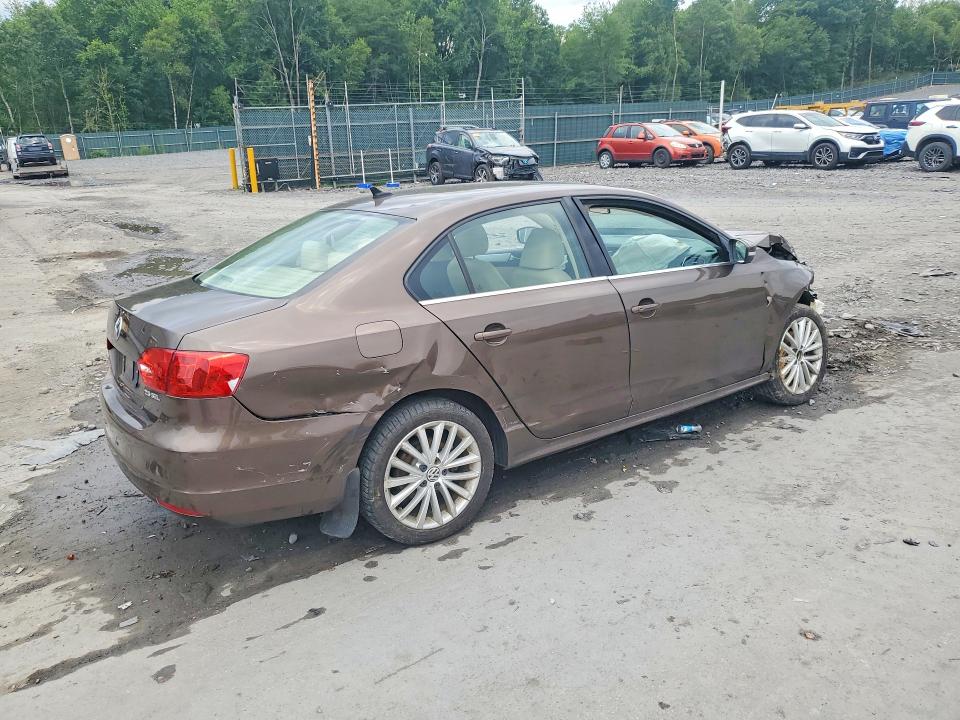 60586286 :رقم المزاد ، 3VWGZ7AJ6BM373531 vin ، 2011 Volkswagen Jetta مزاد بيع