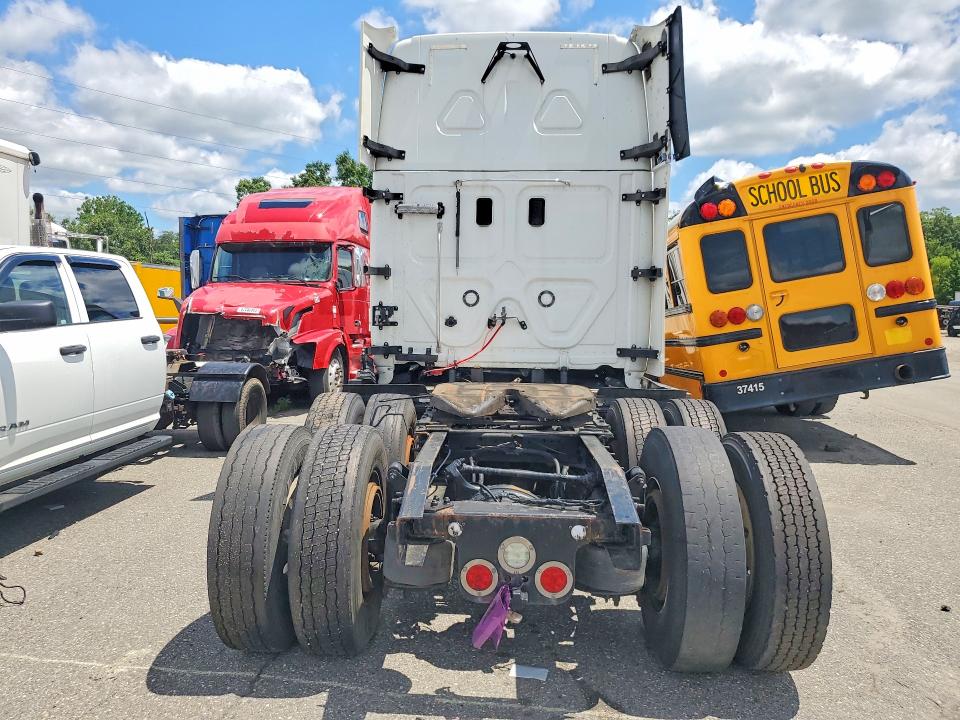 60359826 :رقم المزاد ، 1FUJHHDR8KLKE3680 vin ، 2019 Freightliner Cascadia 126 مزاد بيع