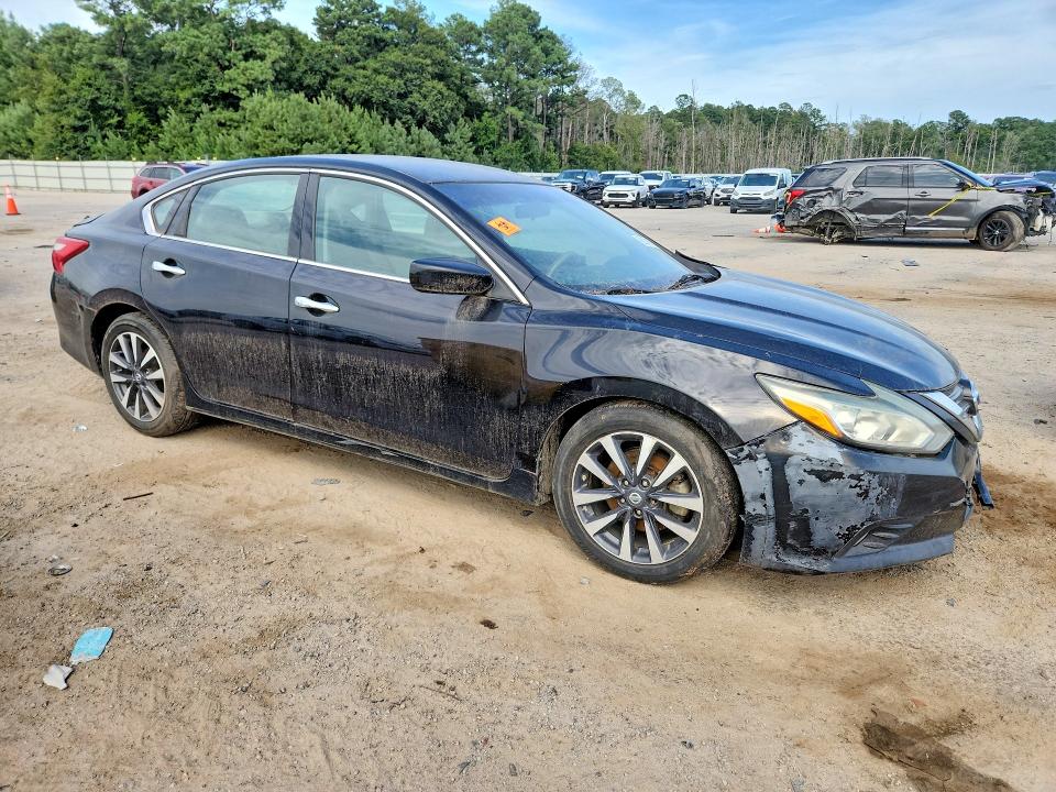 62119376 :رقم المزاد ، 1N4AL3AP1HC155598 vin ، 2017 Nissan Altima مزاد بيع
