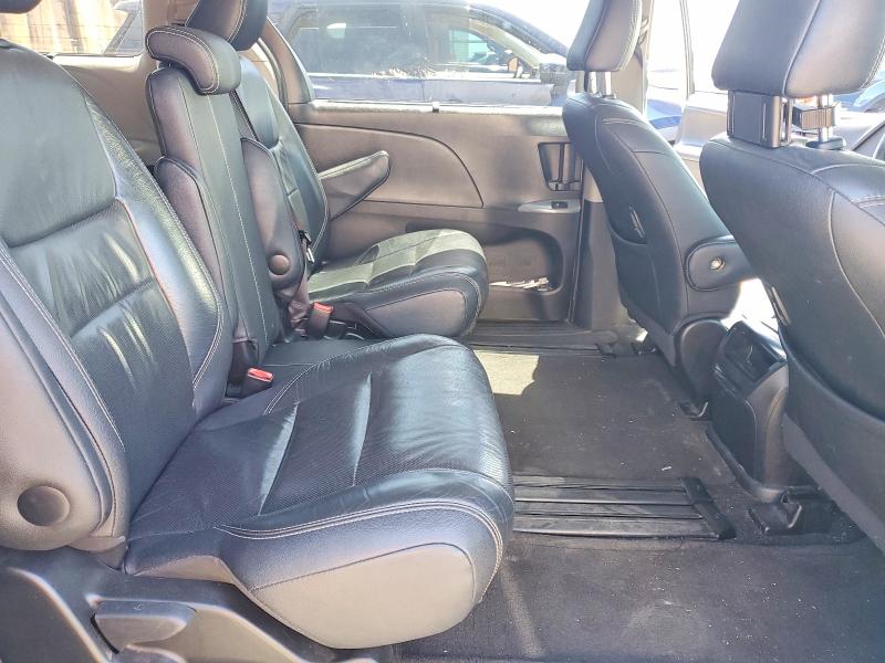 60241636 :رقم المزاد ، 5TDXZ3DC9HS852804 vin ، 2017 Toyota Sienna مزاد بيع