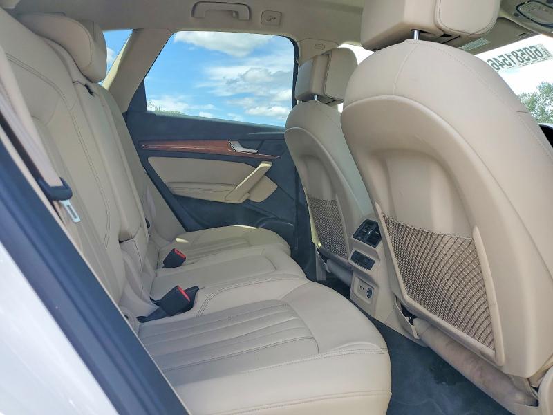 60581546 :رقم المزاد ، WA1BAAFY8M2140326 vin ، 2021 Audi Q5 مزاد بيع
