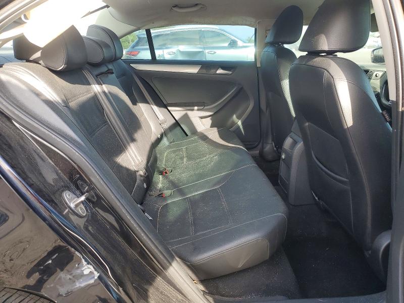 60704956 :رقم المزاد ، 3VWDB7AJ8HM306641 vin ، 2017 Volkswagen Jetta مزاد بيع