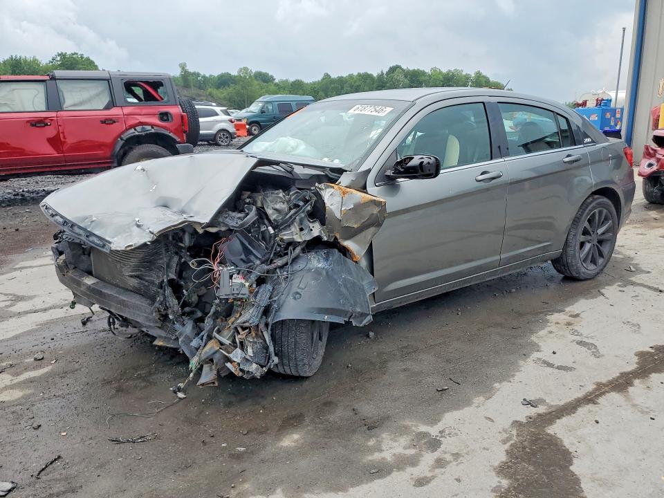 61877546 :رقم المزاد ، 1C3CCBCGXDN524729 vin ، 2013 Chrysler 200 مزاد بيع