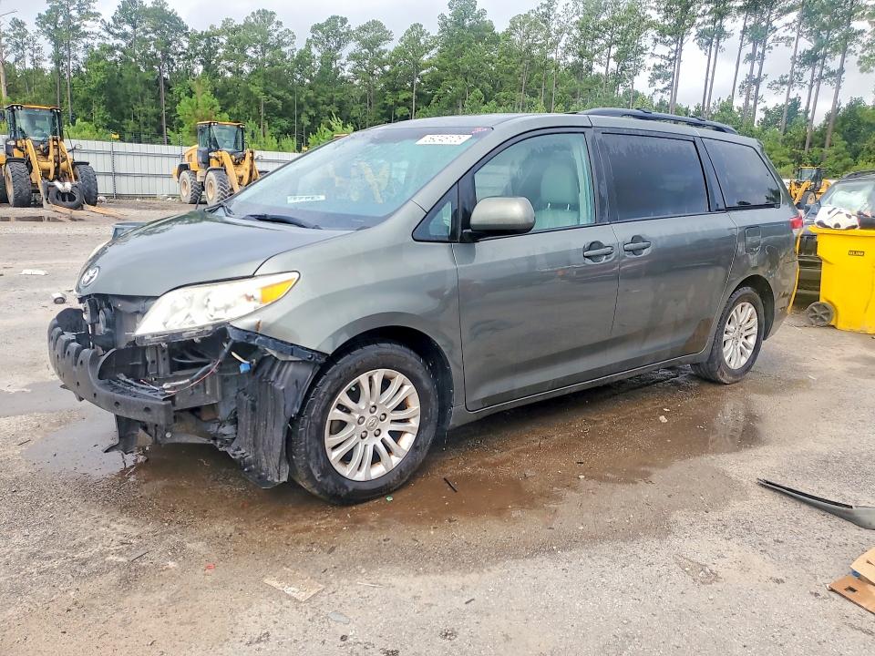 59246106 :رقم المزاد ، 5TDYK3DC8ES437526 vin ، 2014 Toyota Sienna مزاد بيع