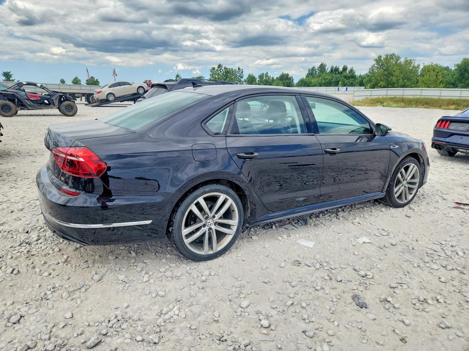 62127826 :رقم المزاد ، 1VWAA7A39JC032087 vin ، 2018 Volkswagen Passat مزاد بيع