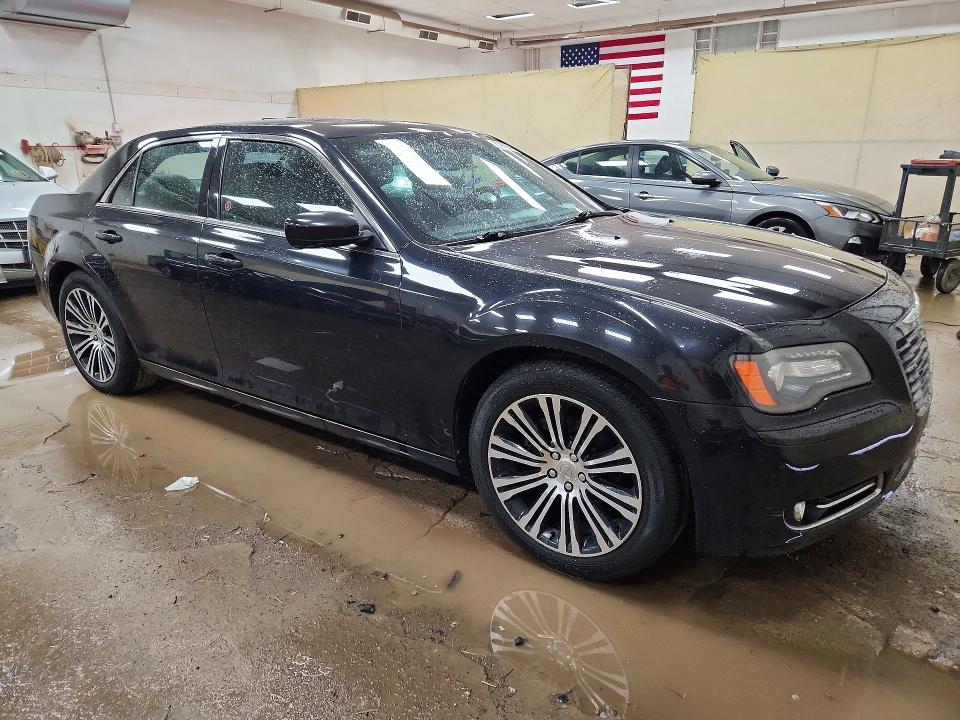 61902836 :رقم المزاد ، 2C3CCABG4EH119813 vin ، 2014 Chrysler 300 مزاد بيع