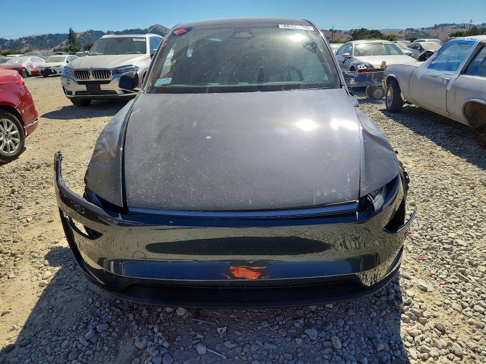 60131106 :رقم المزاد ، 7SAYGDEE4TF580145 vin ، 2026 Tesla Model Y مزاد بيع