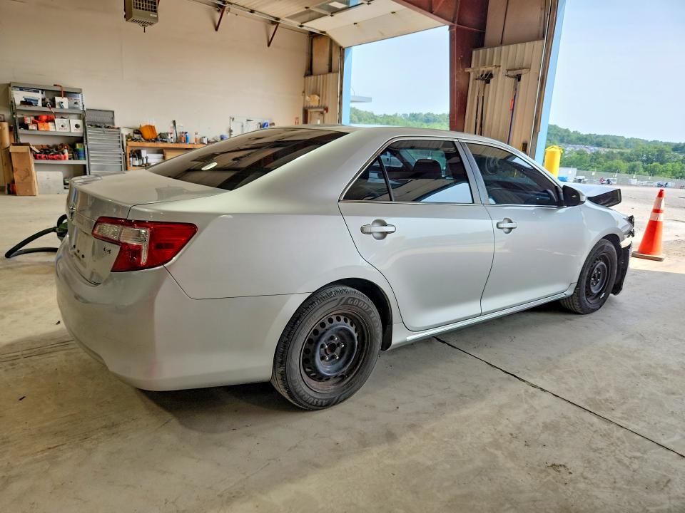 61443626 :رقم المزاد ، 4T4BF1FK4ER363358 vin ، 2014 Toyota Camry مزاد بيع