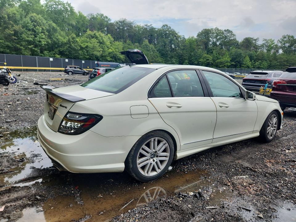 2012 Mercedes-benz C მანქანა იყიდება აუქციონზე, vin: WDDGF8BB3CR226324, აუქციონის ნომერი: 59976946