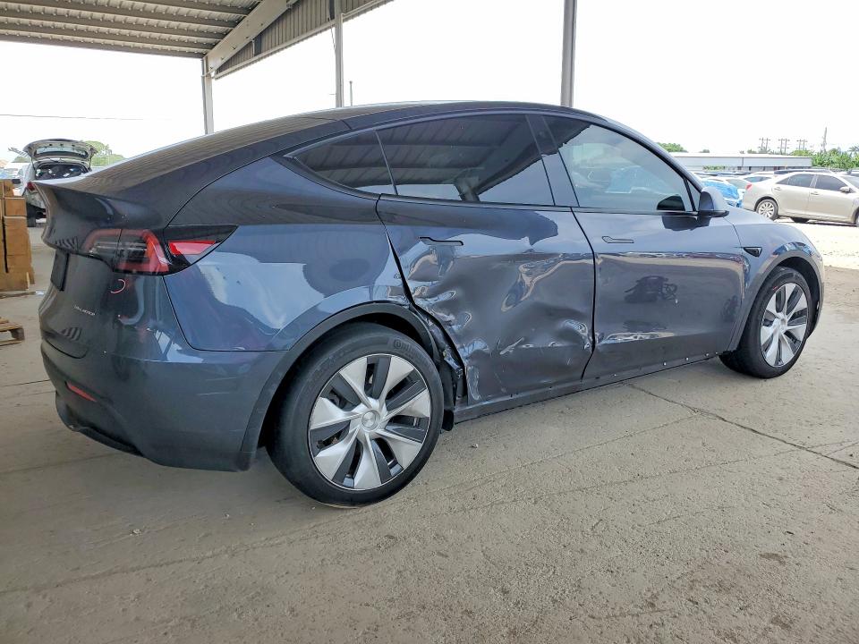 60681596 :رقم المزاد ، 7SAYGAEE1PF662788 vin ، 2023 Tesla Model Y مزاد بيع