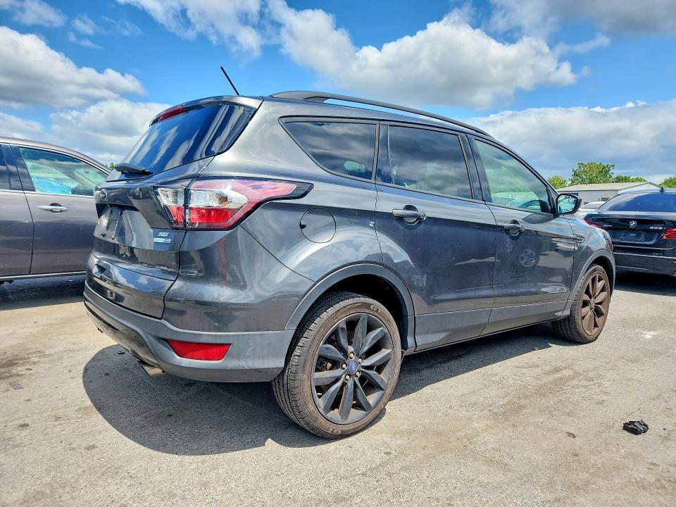 63231346 :رقم المزاد ، 1FMCU9GD3JUA59709 vin ، 2018 Ford Escape مزاد بيع