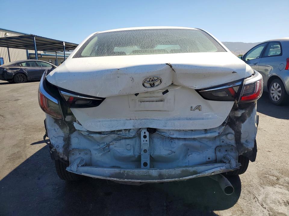 Продажа на аукционе авто 2017 Toyota Yaris Ia, vin: 3MYDLBYV8HY180531, номер лота: 62744396