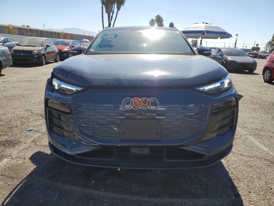 59989826 :رقم المزاد ، WA124BGF0SA077414 vin ، 2025 Audi Q6 E-tron مزاد بيع