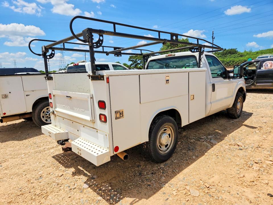 62137656 :رقم المزاد ، 1FTBF2A68GED33081 vin ، 2016 Ford F250 مزاد بيع