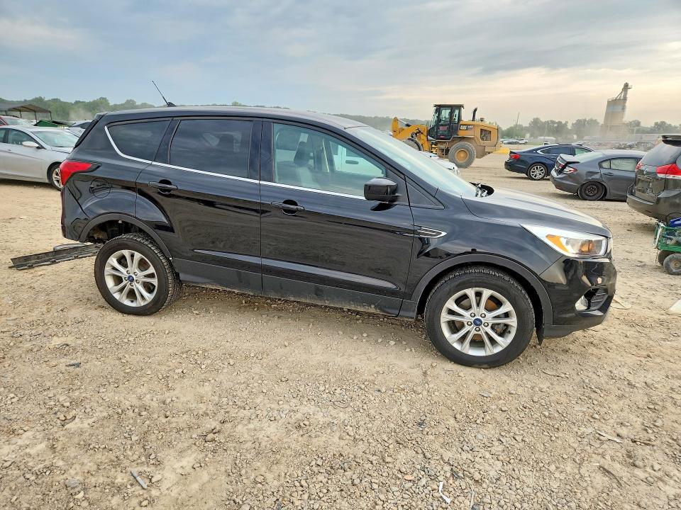 62716356 :رقم المزاد ، 1FMCU0GD6KUA16480 vin ، 2019 Ford Escape مزاد بيع